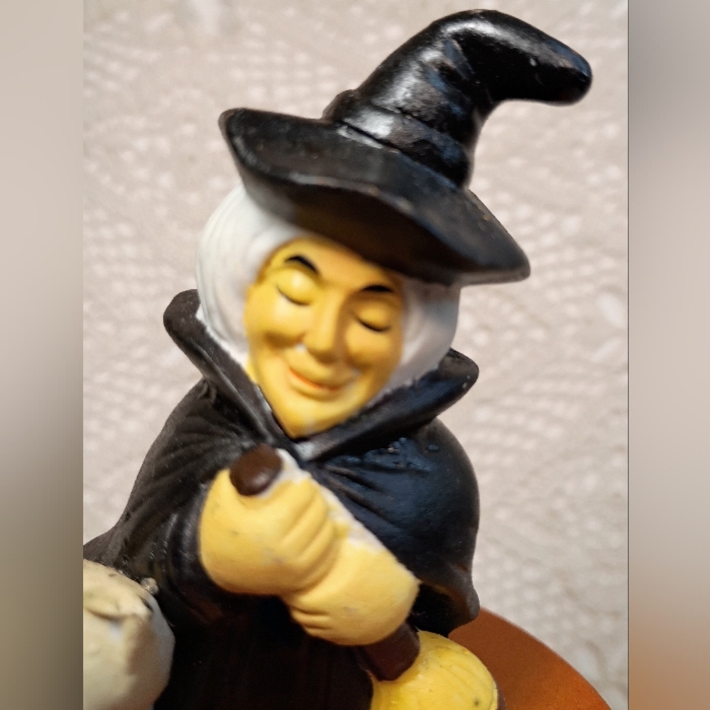 Charming Witch and Cat Figurine - Picture 6 of 6
